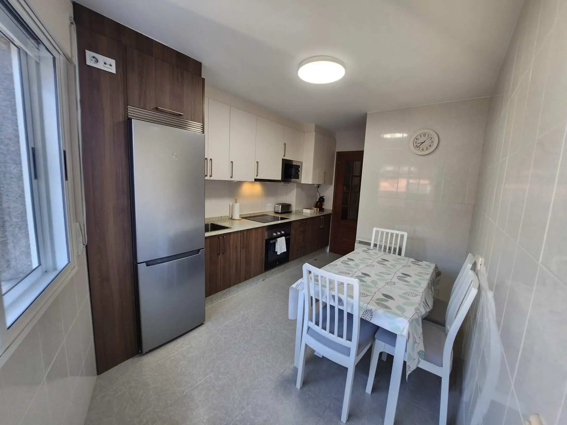 Cocina del  apartamento km115 credencial en sarria
