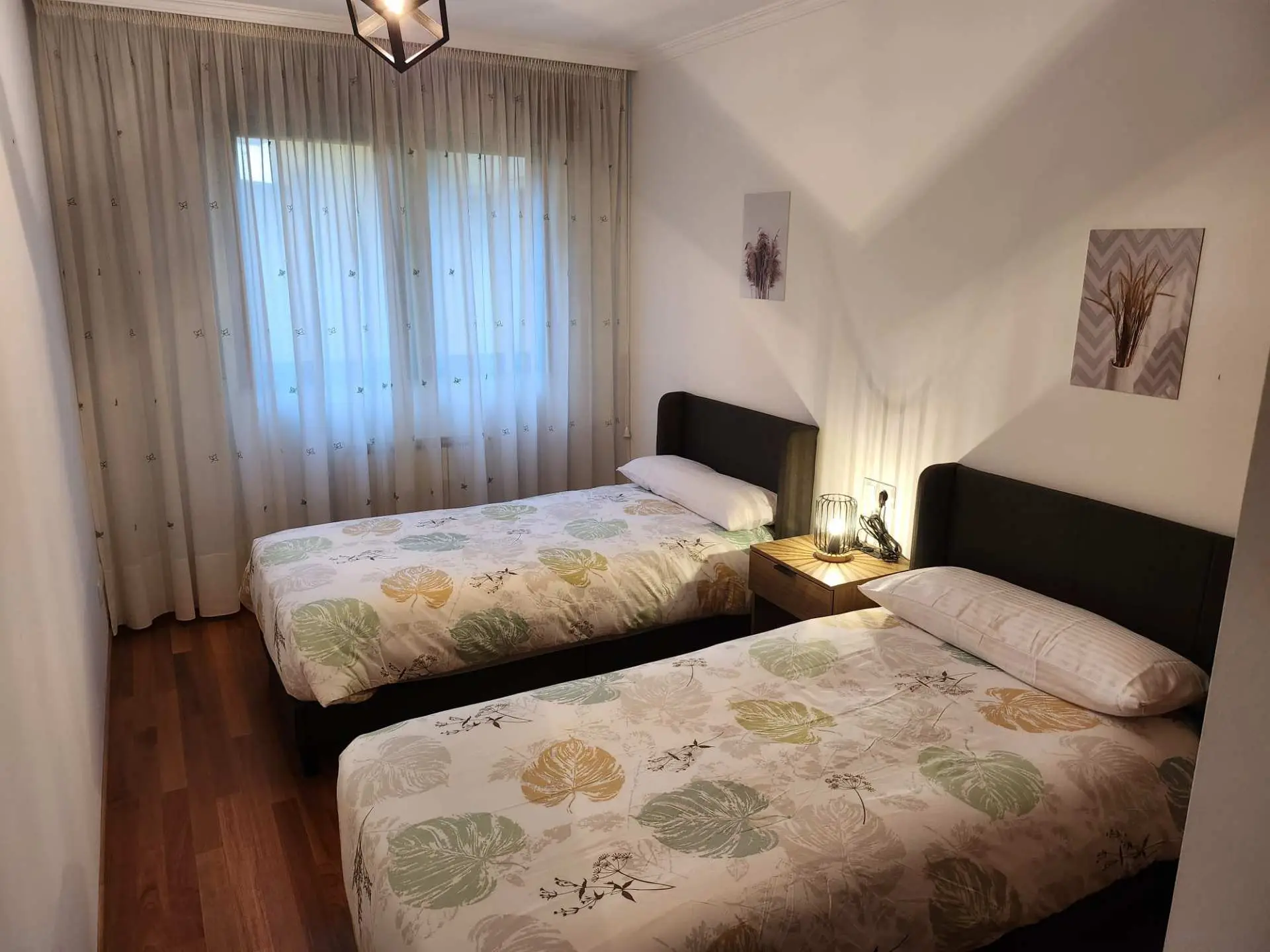 habitacion doble con camas individualesapartamento credencial avda. becerreá